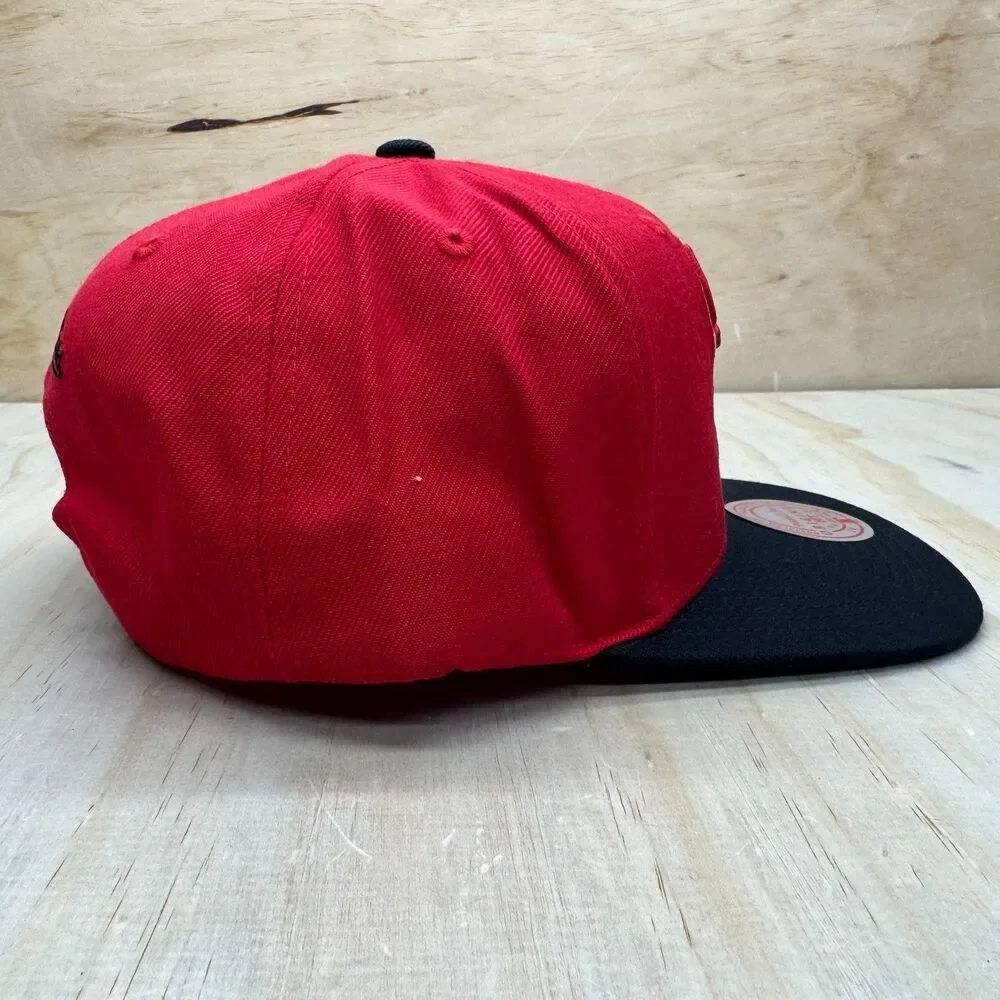 NEW Chicago Bulls Mitchell Ness Hardwood Classics Team Two-Tone 2.0 Snapback Hat